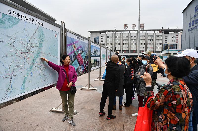 成都地铁五期公示出来，青白江又没上榜，不少住在青白江的朋友都炸了，毕竟作为12个