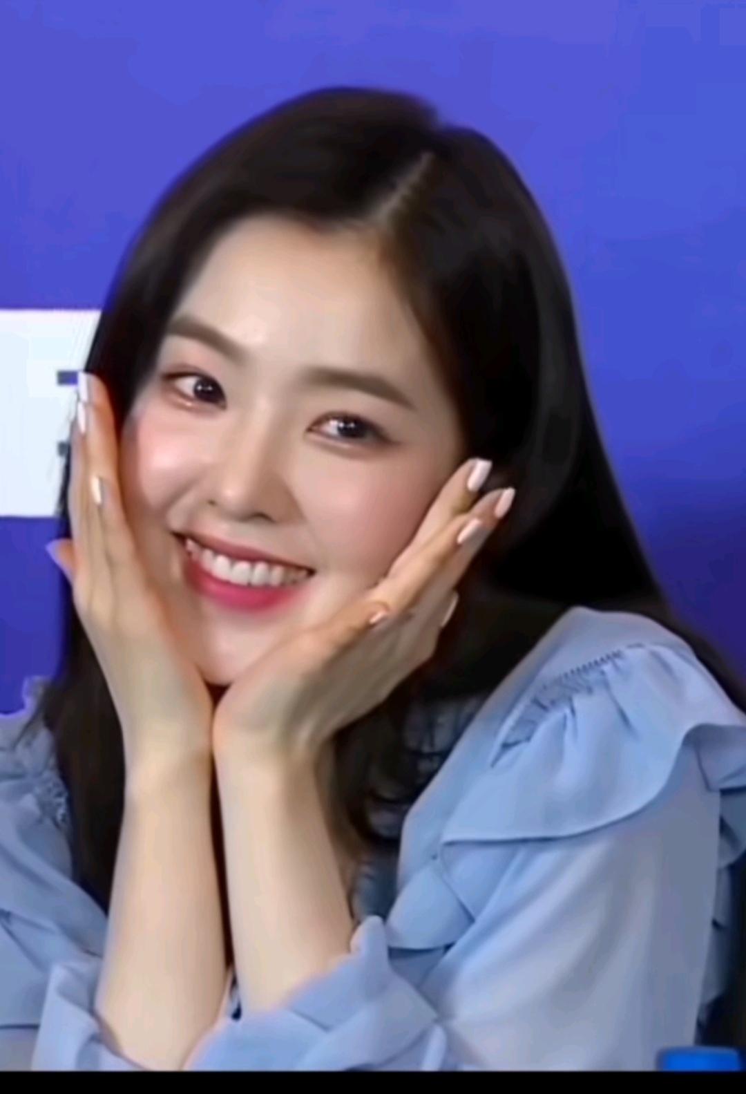 元气少女微笑，甜美可爱，让人心动！😊✨