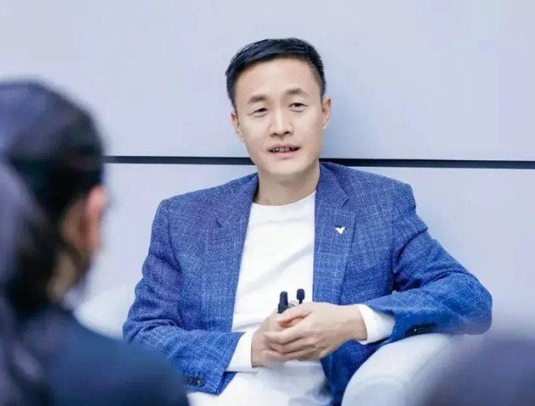 当张勇找了大熊饭局营销的时候，哪吒汽车就已经注定凉凉了。张勇说，哪吒一个标，花了