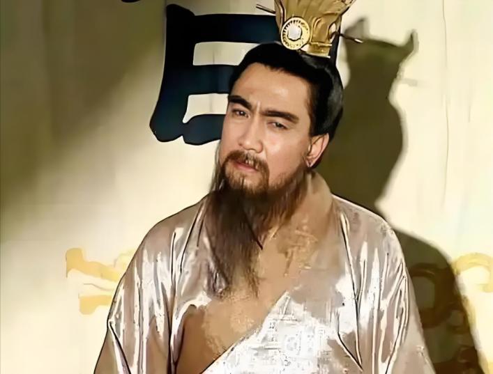 建安风云尚未消散，此时的洛阳城早已笼罩在沉沉暮色之中。曾经叱咤中原的一代枭雄