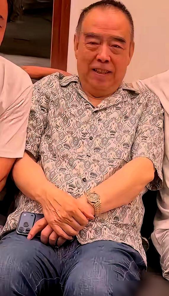 影帝陈凯歌的宝贝儿子陈飞宇，怎么也没想到，一张床照，能把全家几十年精心打造的体面