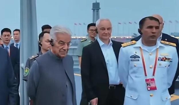 中国最牛的宣传！6月25日，中国青岛，多国防长被邀请上052D驱逐舰，让大佬们亲