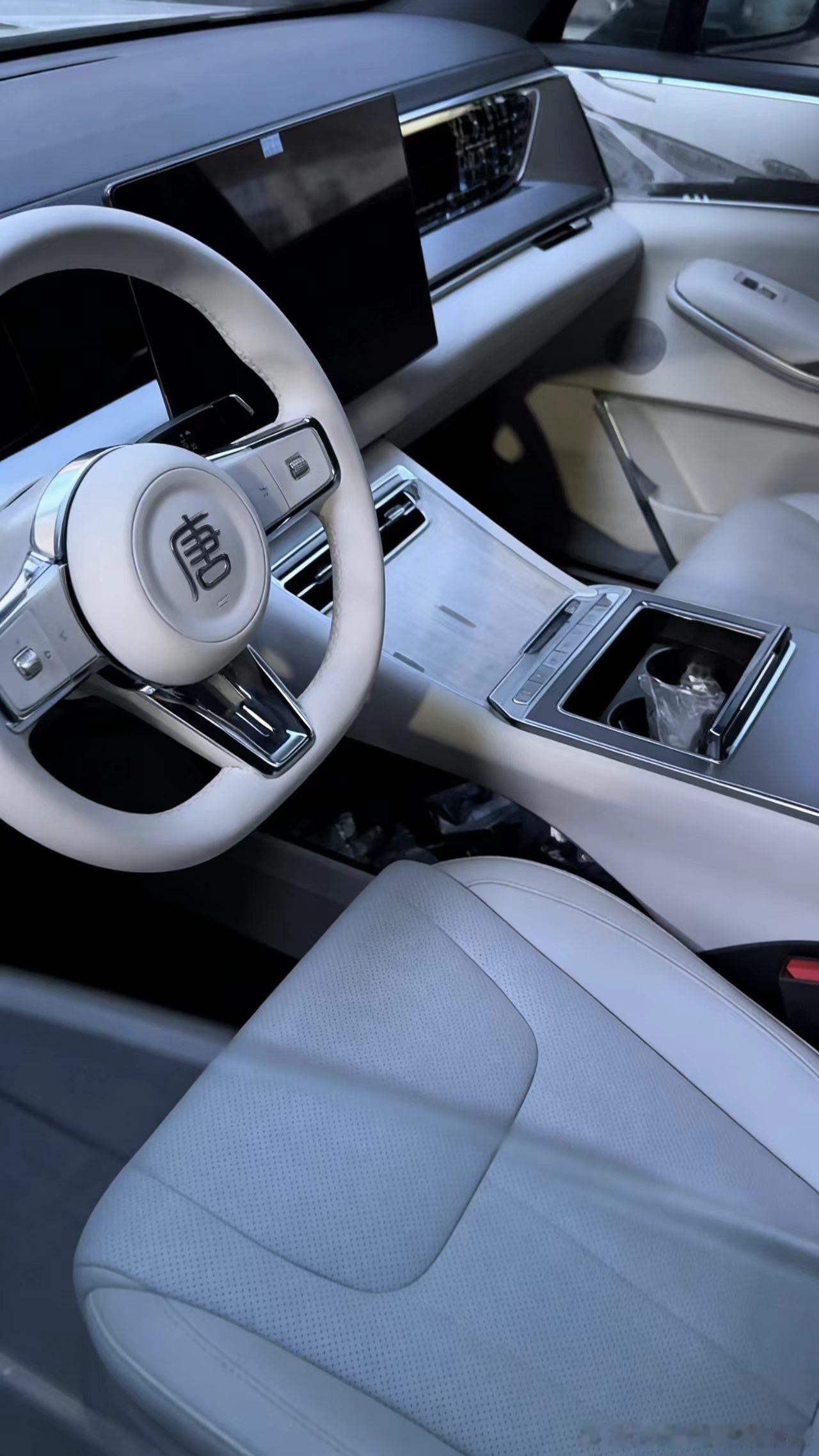 网传的比亚迪大唐内饰，这个方向盘和腾势Z9GT三幅式方向盘很像，我觉得很好看。