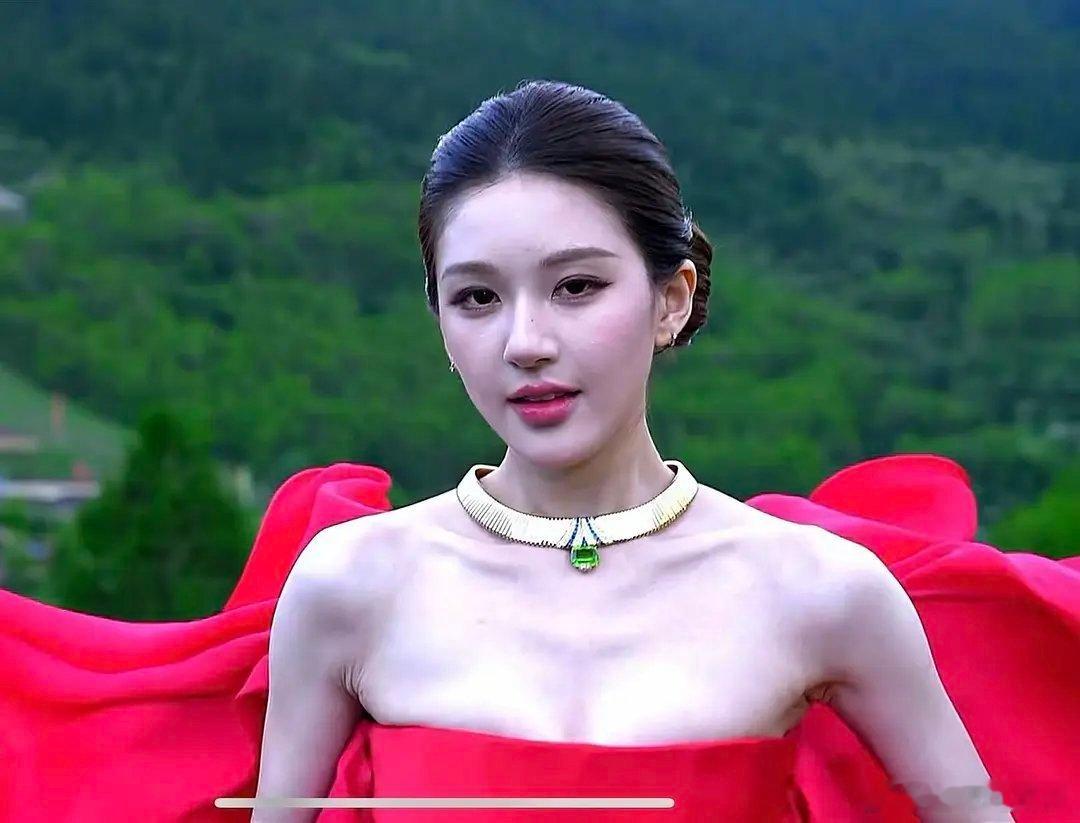 谁能拯救赵露思的这张科技脸