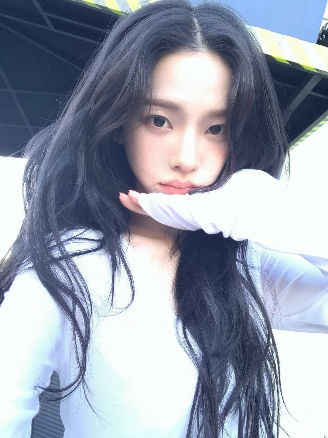 柳智敏宁艺卓近期ins比美你觉得谁是吒面？