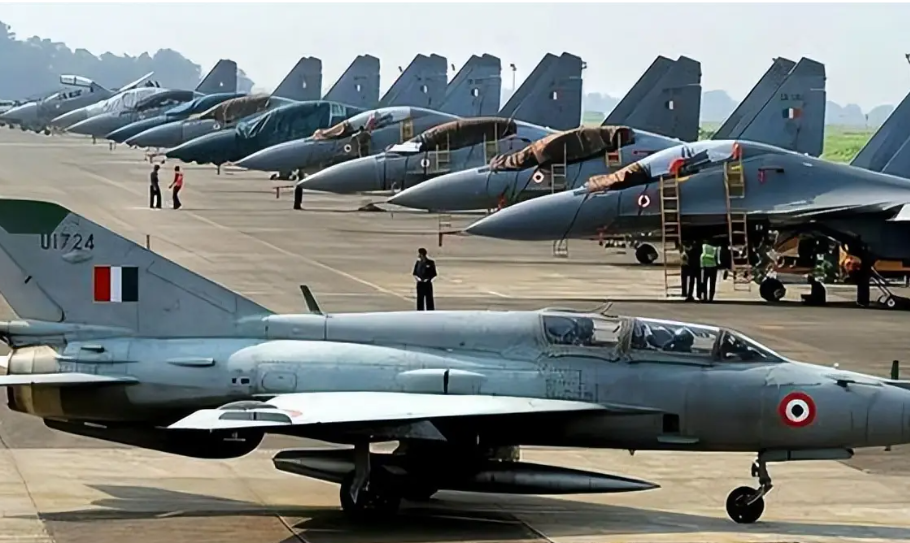 美国上将突然到访巴基斯坦，要跟巴基斯坦学习印巴空战的打法！更重要的是霹雳15的外