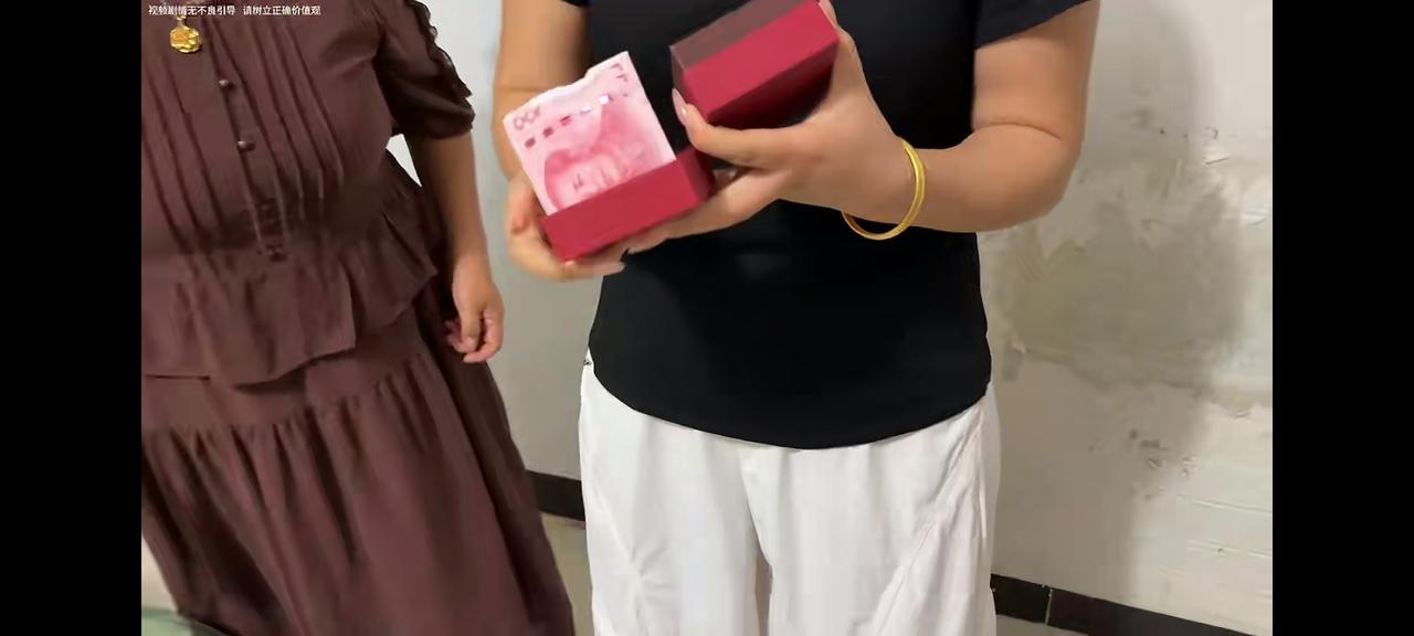 老壳子顺走5千8上雨露家吃个饭，就顺走5千8，买了耳坠，雨露都找上门了还不承认