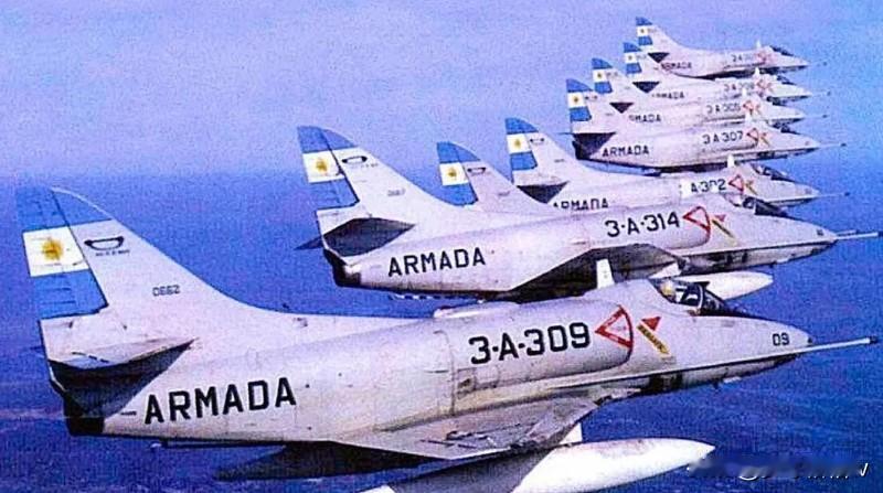 在“马岛战争”当中，布宜诺艾利斯海军航空兵的飞机并不仅仅是大家较为熟知的的隶属于