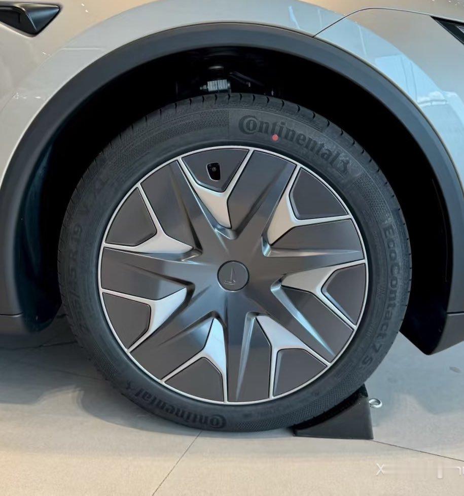 ModelYL拆掉轮毂盖的样子特斯拉modelyl​​​