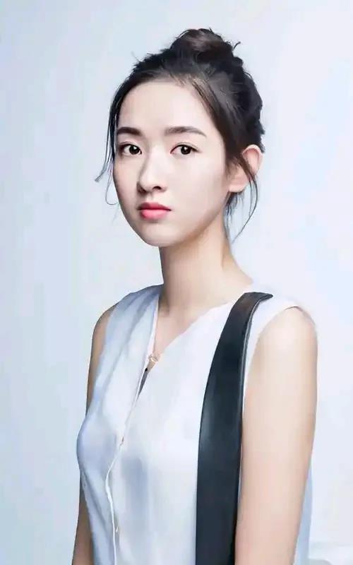 为什么说王玉雯才是真正的松弛姐，一个细节说明一切最近，王玉雯参加节目，当