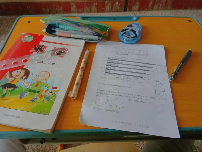 多地中小学取消非毕业年级期末考试，这事儿最近引发了不少讨论。像成都、青岛、厦门等