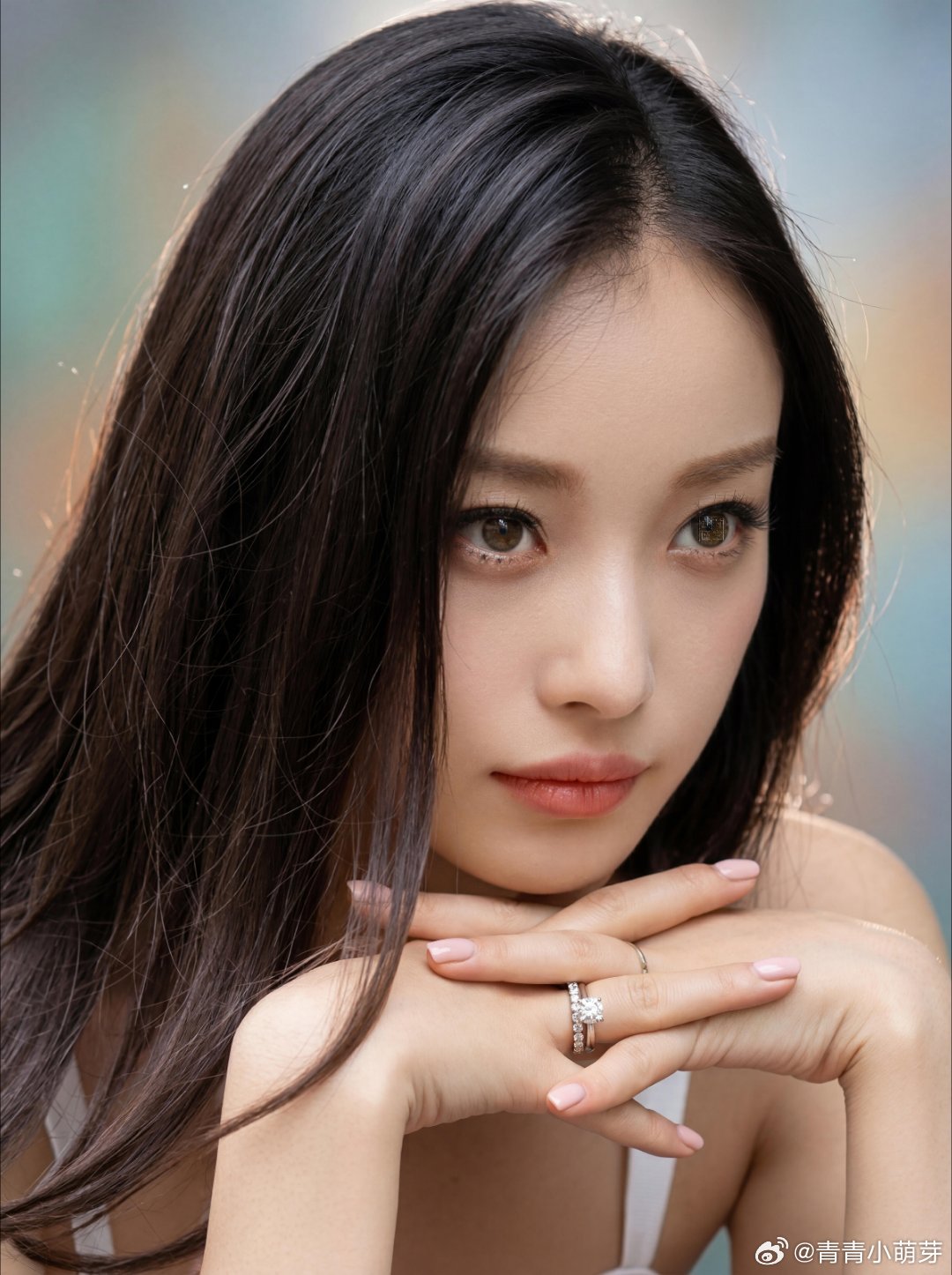 青青娱乐张艺谋选角眼光，堪称一绝且始终如一。他直言选演员拒绝整容脸，要适配大银幕