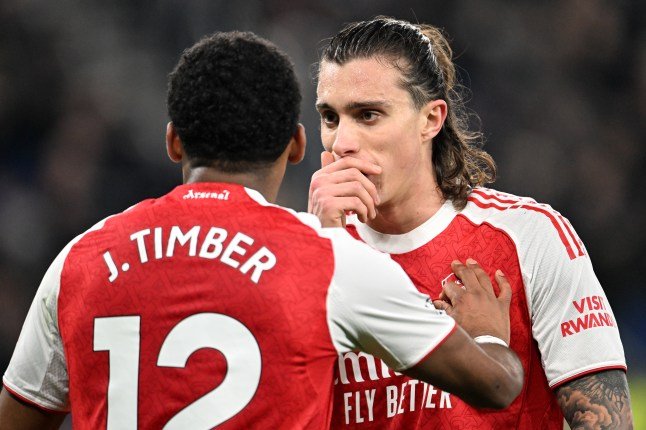 今天早上廷贝尔和卡拉菲奥里缺席了阿森纳赛前热身散步。曼城vs阿森纳英超联赛马