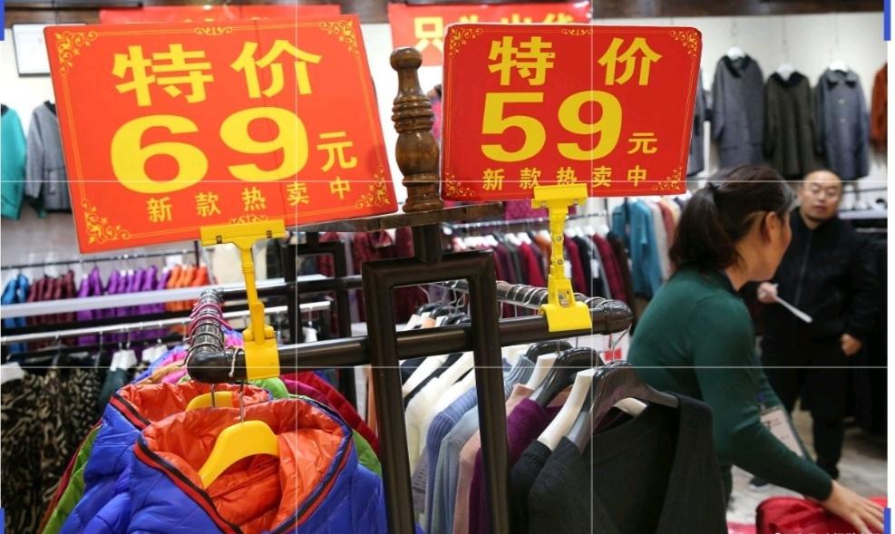 换季衣服打折，看着划算，其实最浪费钱！姐妹们，你们会买打折商品吗？现在换季，
