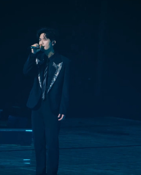 陈楚生庙堂之外现场稳如CD湾区升明月这场演出，陈楚生演唱《庙堂之外》太惊艳了！