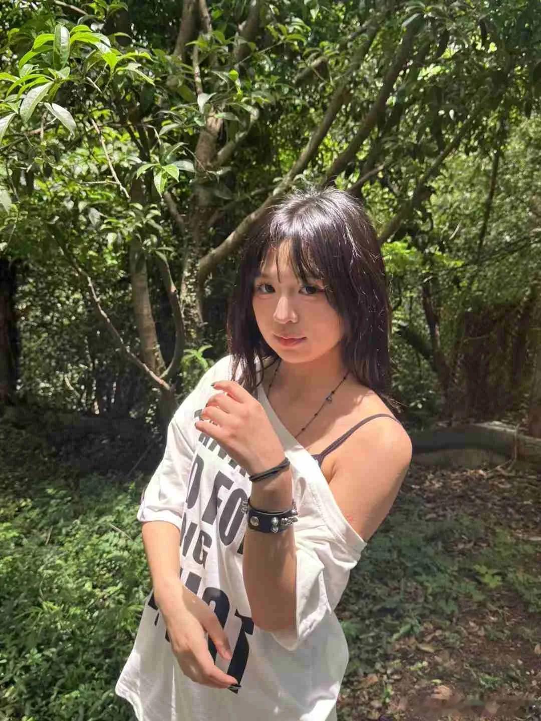 一枝红杏出墙来了