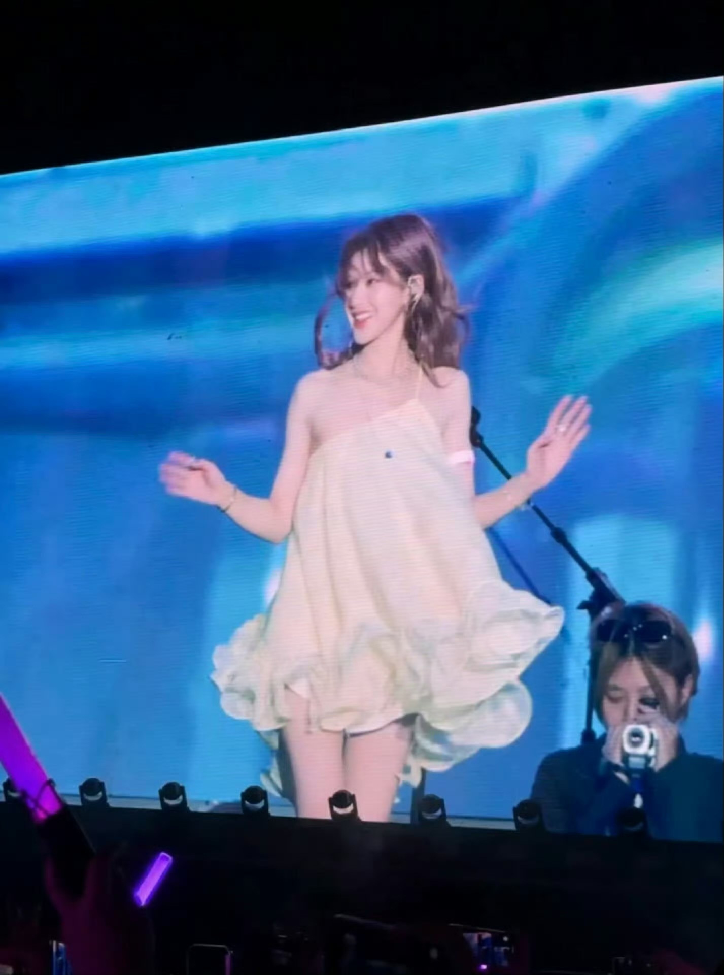 赵露思直播，梦回这个小黄裙诶