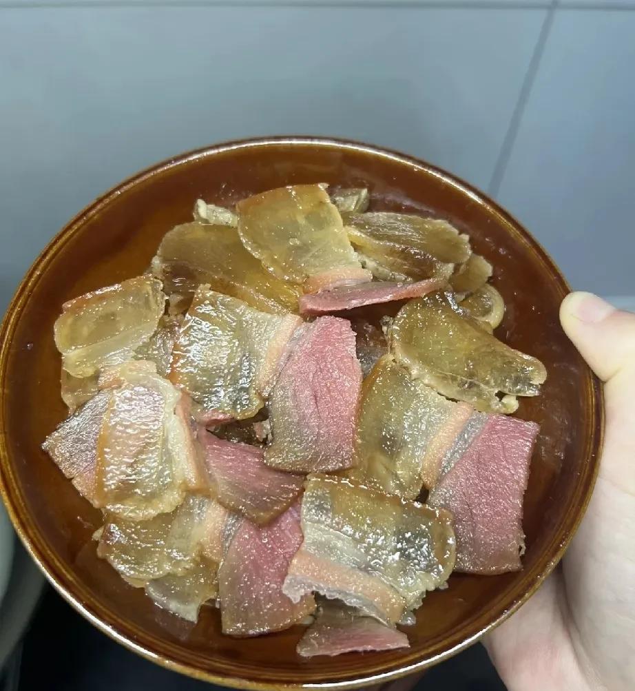 大家看看这是哪里的腊肉啊？真的是透明的，太诱人了。我国最有名的四种腊肉四川