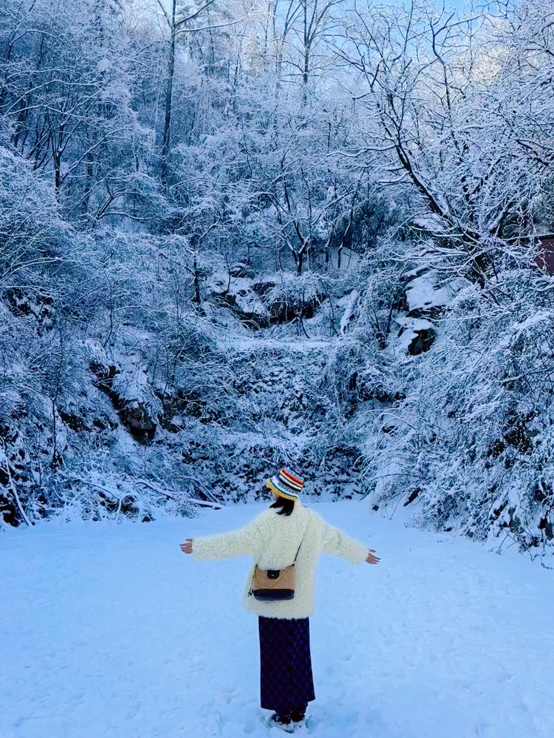 1.22实拍！！雪后的秦岭真的杀疯了！开车40min