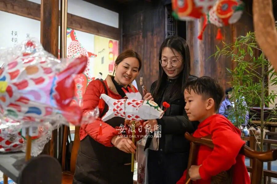 #黄山50名文化特派员全国扬名#【安徽时评|这50名特派员，凭啥全国扬名】
