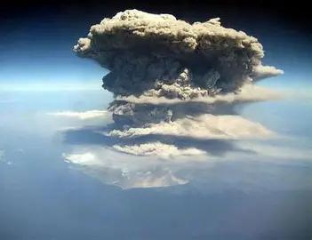 如果俄罗斯真的到不得不动用核弹的地步，那用战略轰炸机往乌克兰投一颗小当量的核弹这