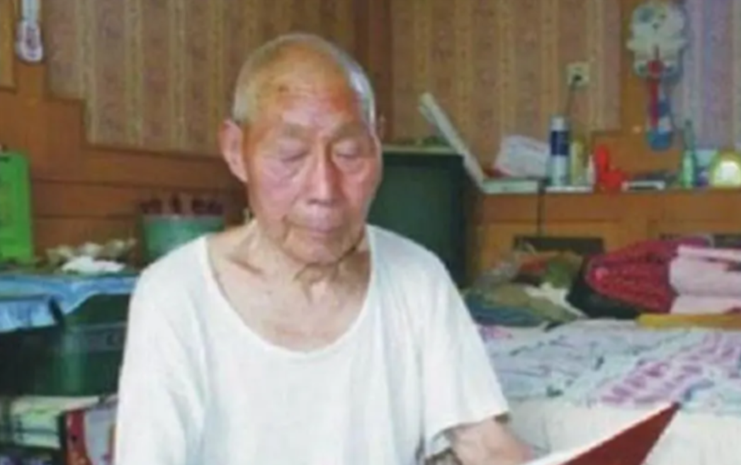 1949年，金门战役中，我军9000名战士全军覆没，不是牺牲就是被俘，谁知10个
