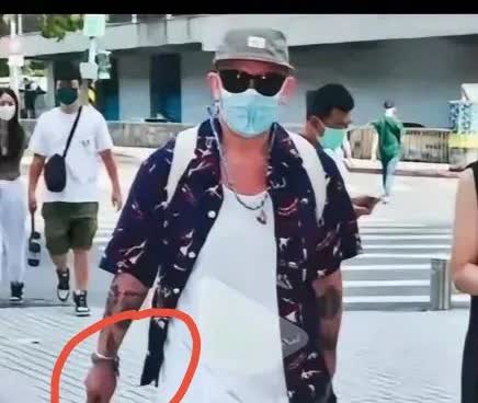 具俊晔离开了他不是回韩国也不是去其他国家，而是去了台北一个出租房，他离开
