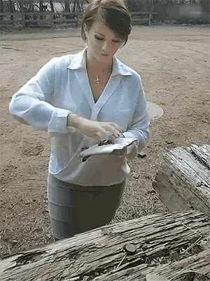 女特工身上的武器库​​​