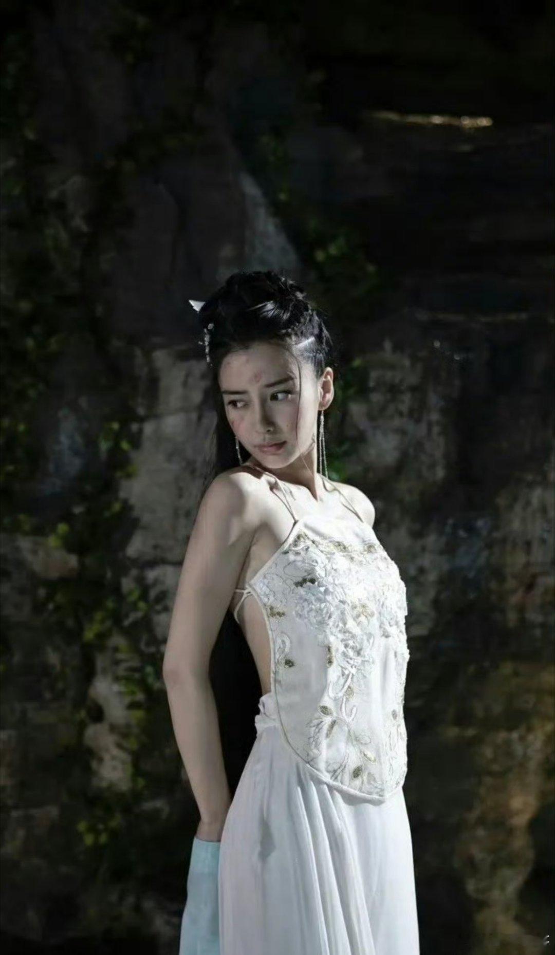 古代夫妻睡觉时，为啥要让丫鬟守在床边，难道他们不尴尬吗？我们印象中对丫鬟的理解，