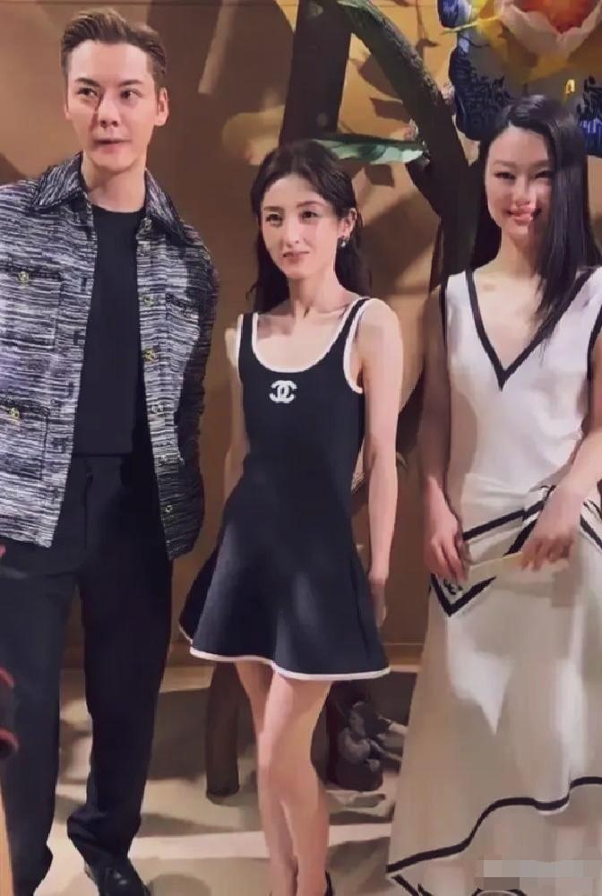 24岁的张子枫瘦的变了样，体态不仅太干瘦而且佝着背。目测身高160㎝，体重有80