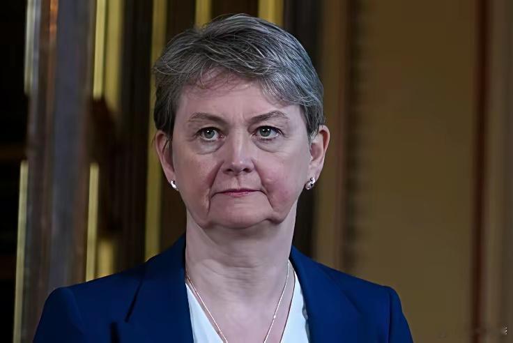 新加坡《联合早报》11月12日报道:“英国外交大臣库珀宣布，计划自明年起，与欧洲