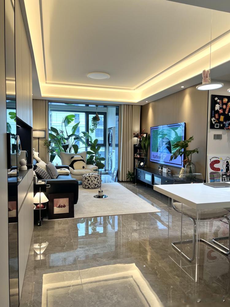 公婆的房子是大姑姐买的，一百多平，三十多年了，写着公公的名。后来公婆跟大伯哥住，