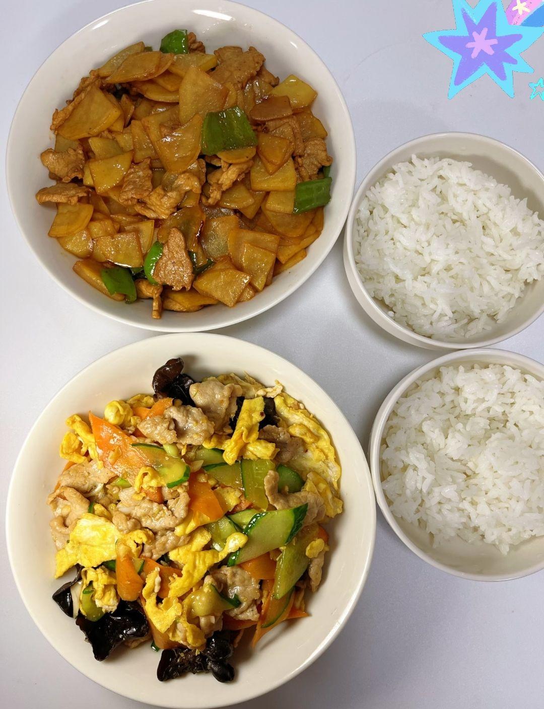 每月给婆婆两千块菜钱，总在月底前花光。五口人吃饭。本地物价还不高。这账怎么