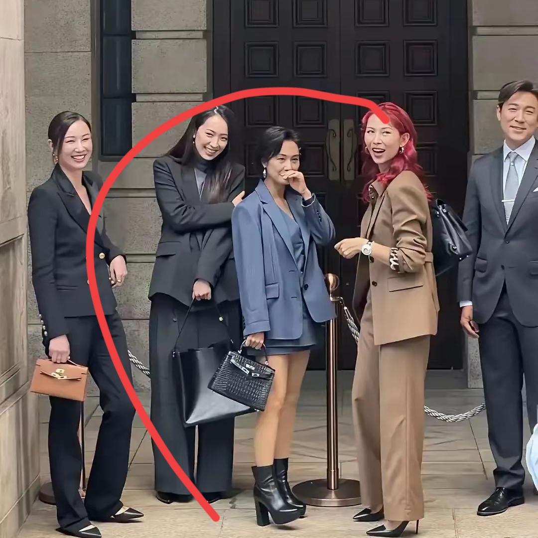 没想到追了十几年的电视女神，现实里居然这么矮，瞬间打破我所有滤镜！