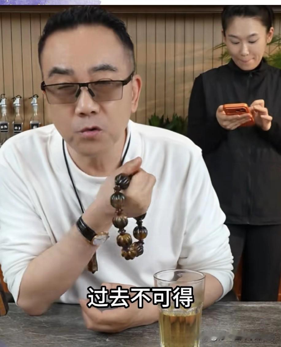 海河战神杨老五称，小黑胖子做事欠妥，没把我这个长辈放在眼里。我捧了他二十年，当年