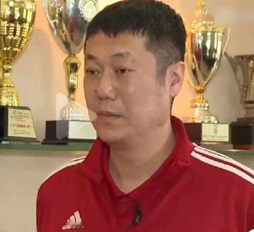 一直不明白一点，女排队伍中有明星球员就不能打整体了吗？如果把队伍中每一个队员都培