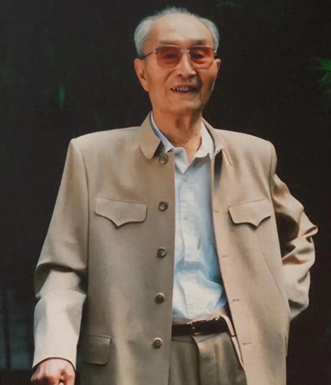 张爱萍为何被誉为第二个彭德怀？深入探讨两位将帅之间的深厚情谊与传奇经历1972