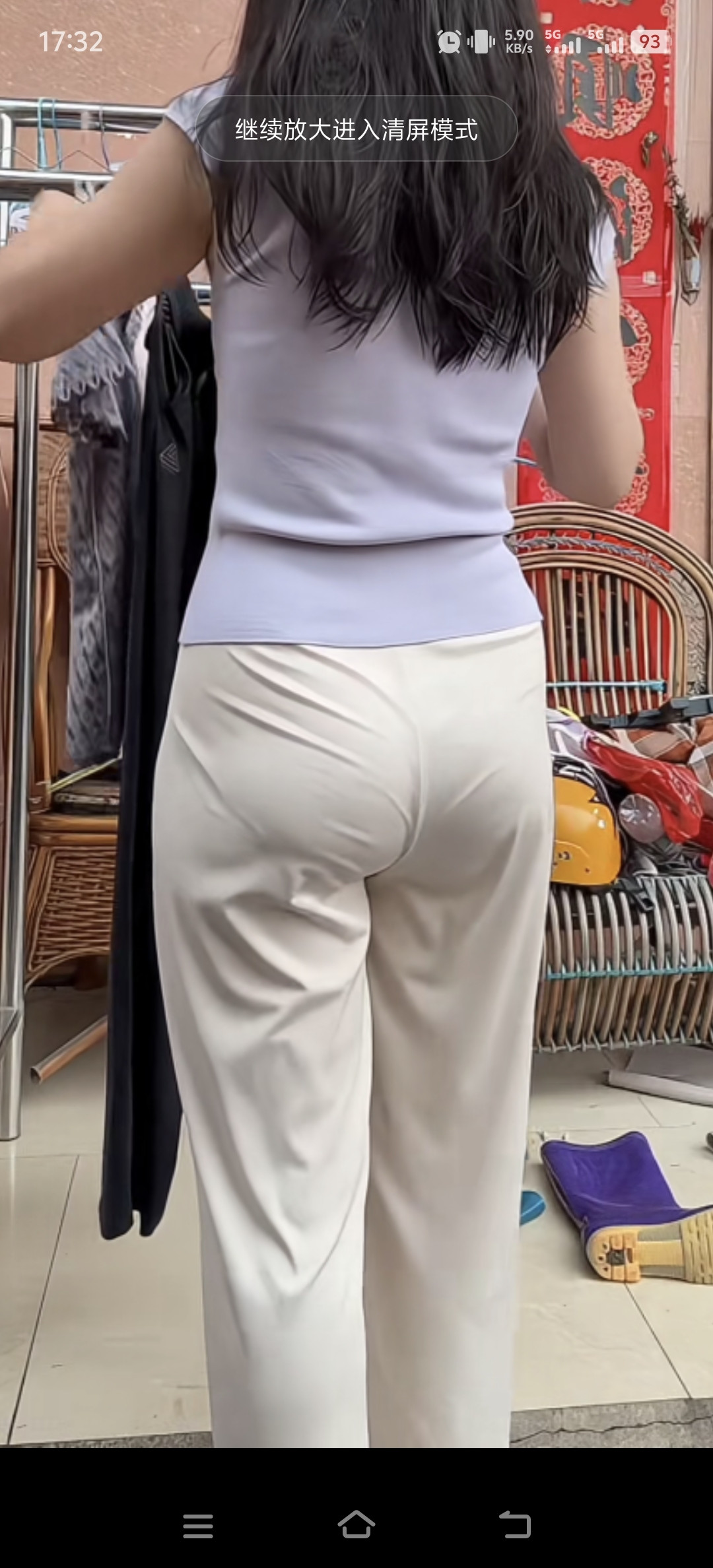 紧身裤真是穿搭界的“宝藏单品”！就说紧身薄丝裤，流行多年依旧火爆。和...