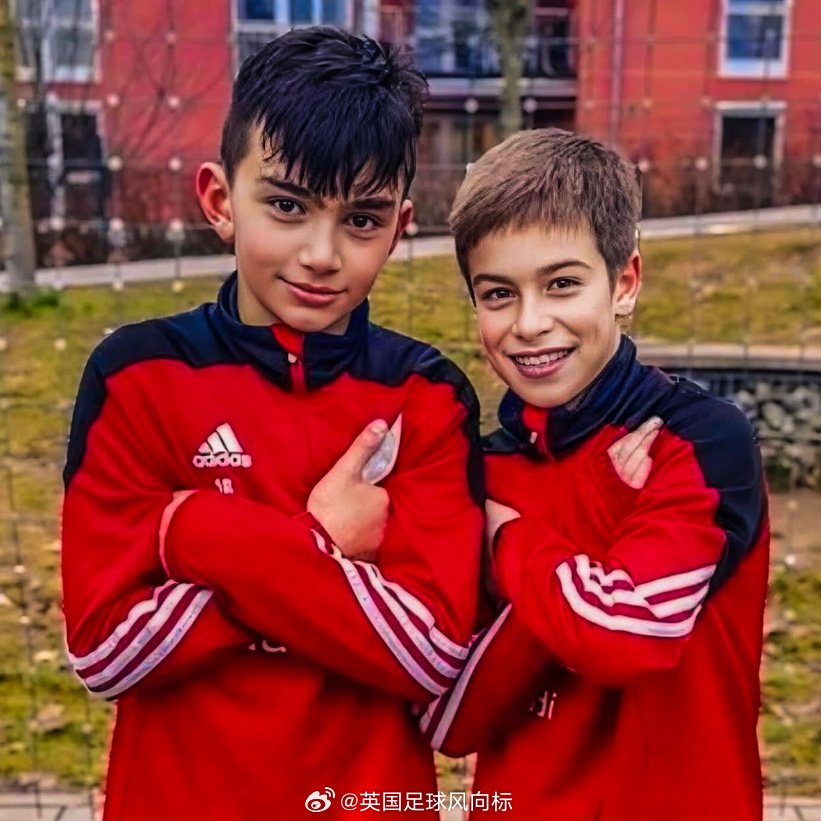 【看图认人】这两位小哥，10多年前原来是小学同学，10多年后，今年代表不同联赛的