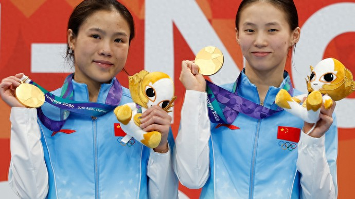 流水的搭档铁打的陈芋汐！第五次换新组合，亚运依旧稳稳登顶东京奥运会时的陈芋汐15岁，是全队最小的选手