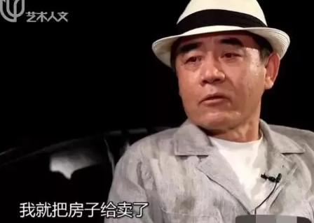1995年，《大宅门》刚拍三集，投资方中途撤换导演郭宝昌，陈宝国非常气愤，他二话