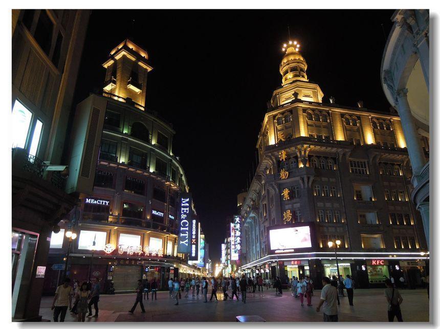 镜头记录2013年初夏的天津和平路步行街夜景