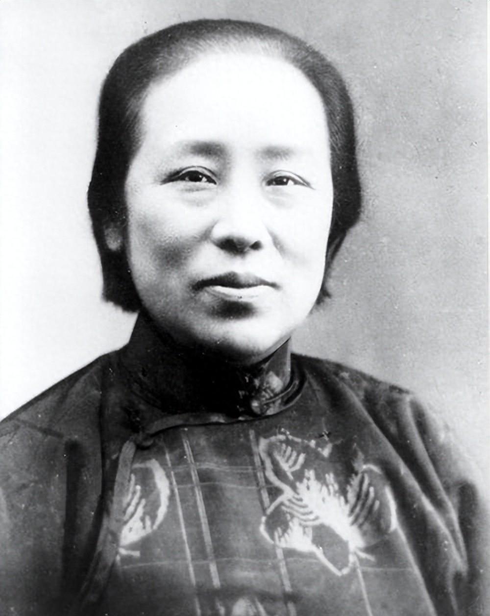 陈洁如出席宋美龄设下的鸿门宴时，何香凝一眼察觉不对劝其三思，后来果然不幸发生！