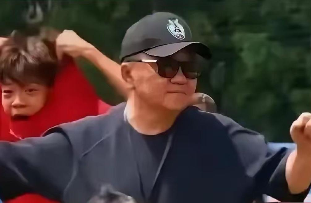 自掏5800万的董路，开500万的劳斯莱斯，住10万一平的豪宅，手腕上是百万名表