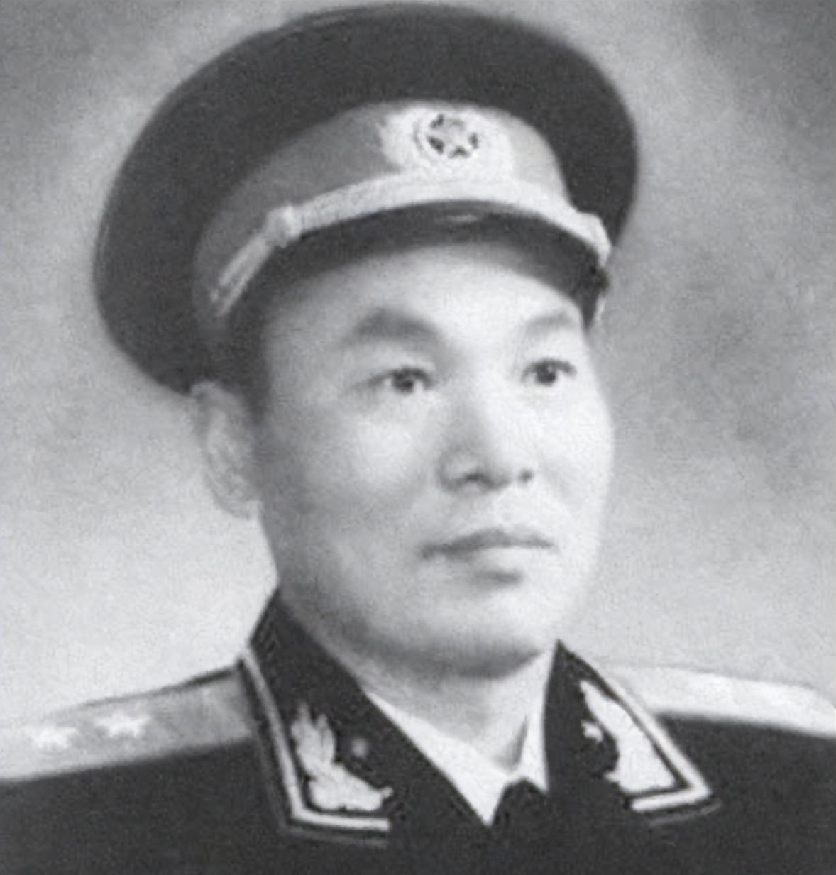 1969年北京军区政委职位悬空，毛主席突然询问当年大闹华山的红军师长现今在哪里？