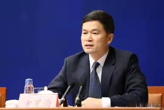 方星海仕途的巅峰，毫无疑问是在证监会那些年，他当了近9年副主席，很不老实，折腾出