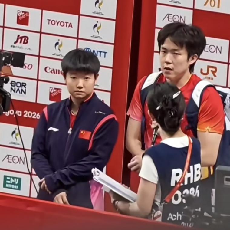 笑死我了！莎头3:0战胜对手后，背着包去采访的，采访完扭头就走，神同步。其实
