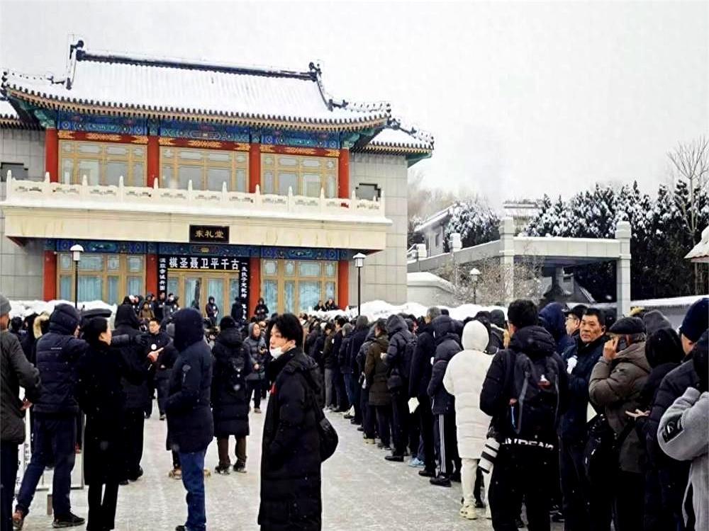 直肠癌晚期，他瘦成纸，棋盘却越摆越大。2013年，肿瘤4.5厘米，医生让家