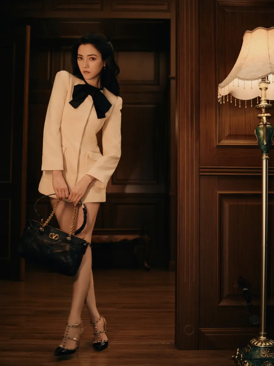 娜然穿千金风西装裙复古优雅长腿纤细自带利落气场