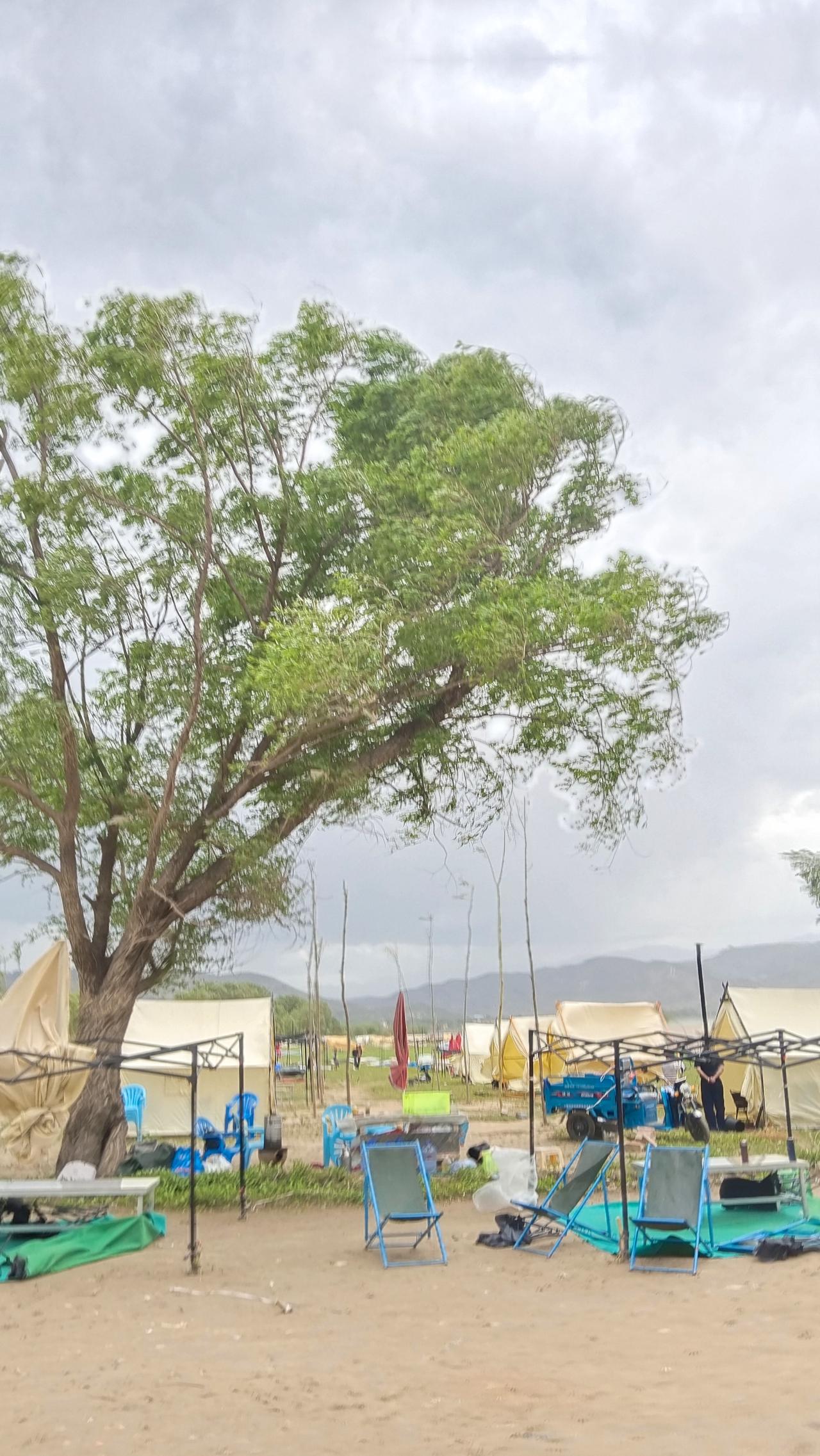 搞遭了心情原本炳灵湖畔景色不一般风雨搞怪更狠心草草收场了事不过，就算这